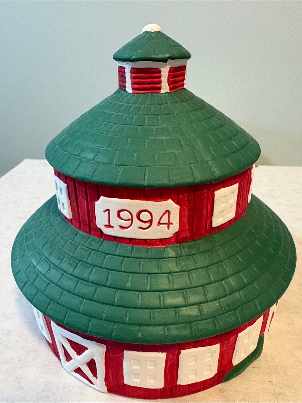 Red & Green 1994 Round Barn Trinket Box